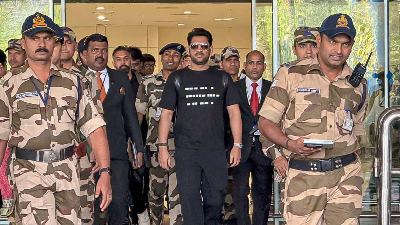 MS Dhoni Land Chennai for IPL 2025 CSK Pre Season Camp before CSK vs MI