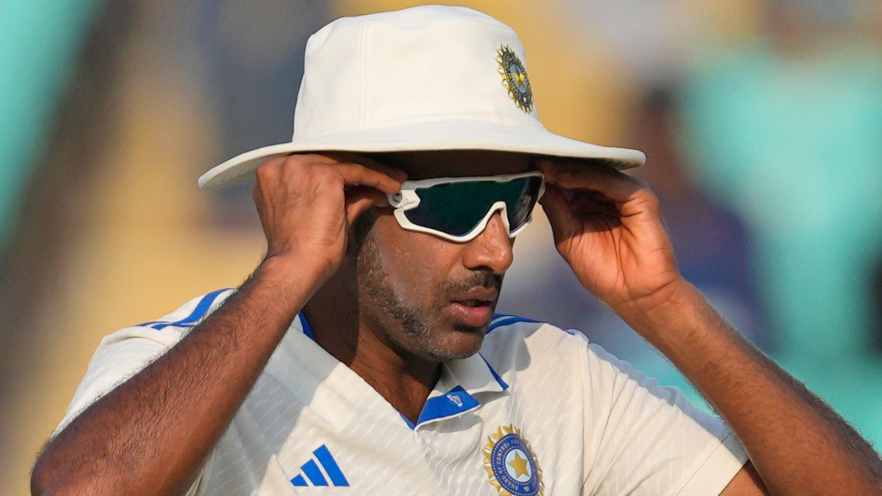 R Ashwin sparks controvery by calling Hindi not a national language